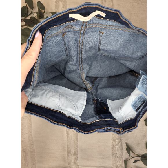 Levi's 711 Slim Jeans in Dark Blue - Picture 4 of 6